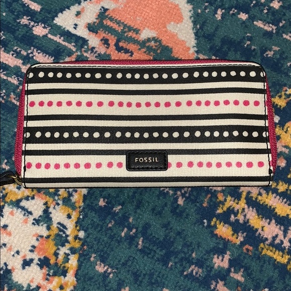 Fossil Handbags - BNWT Fossil wallet